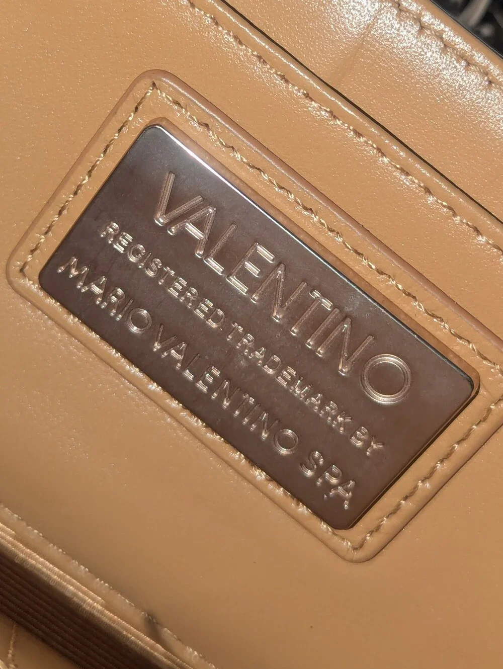 Valentino sleek fold